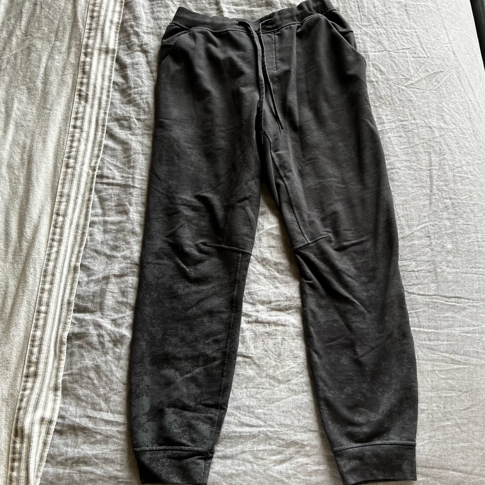Lululemon mens city sweat joggers size medium with pattern